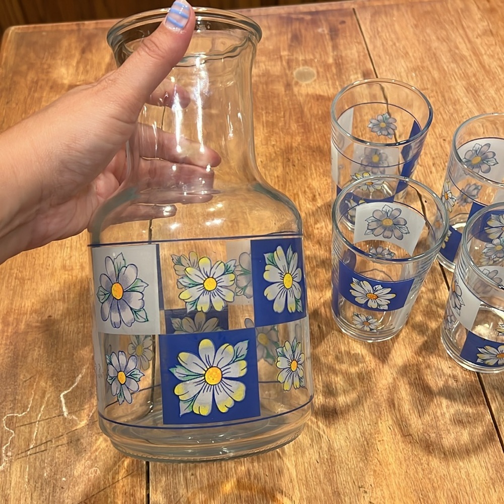 Vintage Kig Indonesia Floral Glass Carafe & Tumbler Set - Blue and White Daisies - Picture 4 of 5